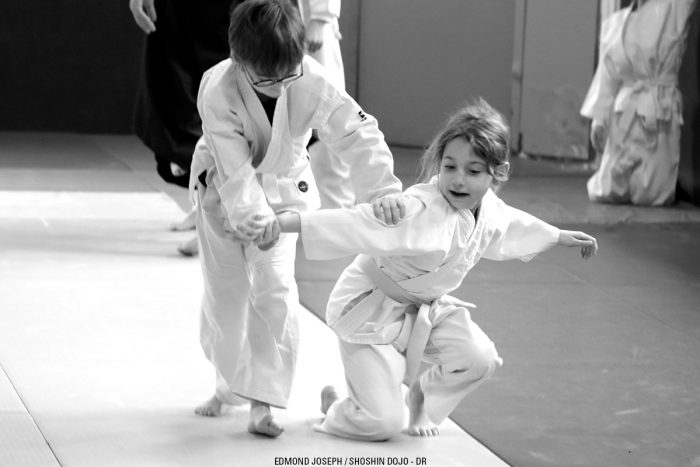 des enfants font de l'aikido à Besançon