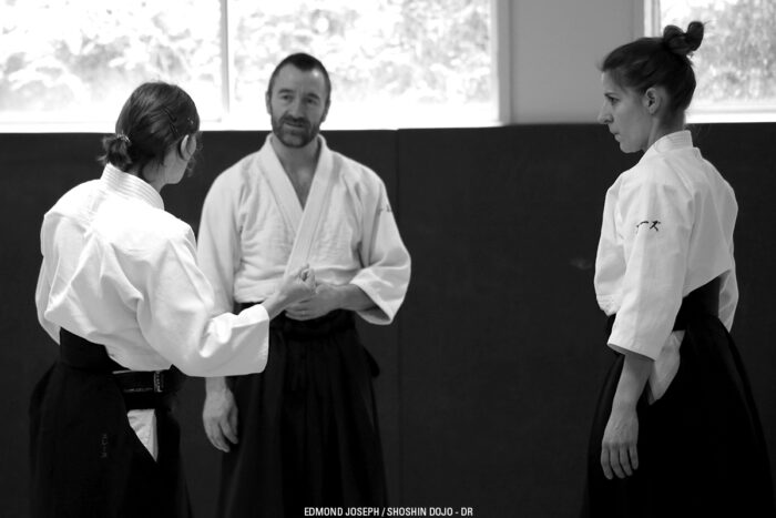Hélène Doué en discussion avec les professeurs d'aikido du Shoshin Dojo à Besançon